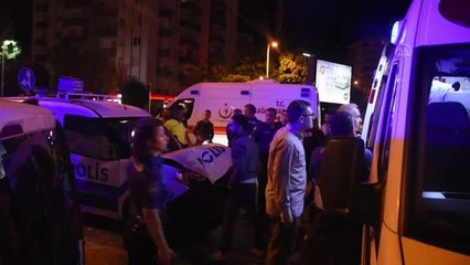 Polis aracıyla otomobilin çarpışması sonucu 1'i polis, 4 kişi yaralandı