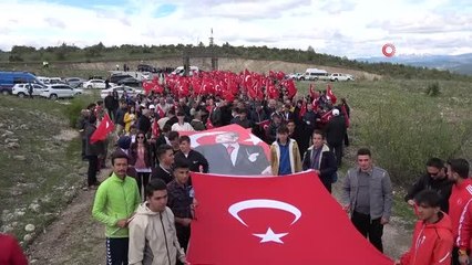 Descargar video: İstiklal Yolu'nda şehitlere saygı yürüyüşü