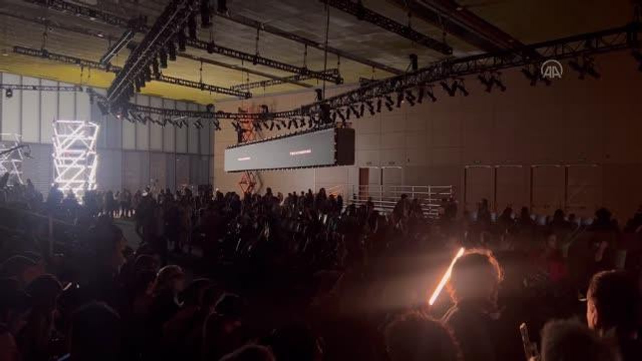 Kolombiya'da iki yıllık pandemi arasının ardından moda haftası