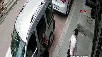 İş yeri önünde duran köpeğe havladığı için bıçakla saldırdı