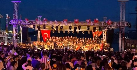 Marmaris'te gençlerden oluşan 120 kişilik koro konser verdi