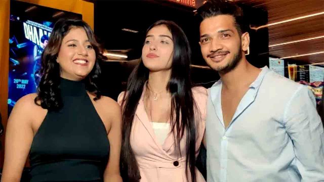 Munawar Faruqui की GF Nazil से मिलीं Anjali Arora, Dhaakad screening के दौरान लगाया गले | FilmiBeat