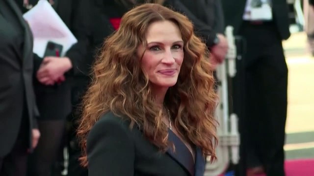 Anne Hathaway VS Julia Roberts: la sfida di stile al Festival di Cannes 2022