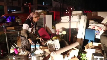 TAHLİYE KARARI TEBLİGATI ELİNE ULAŞMAYINCA EŞYALARIYLA SOKAKTA KALDI