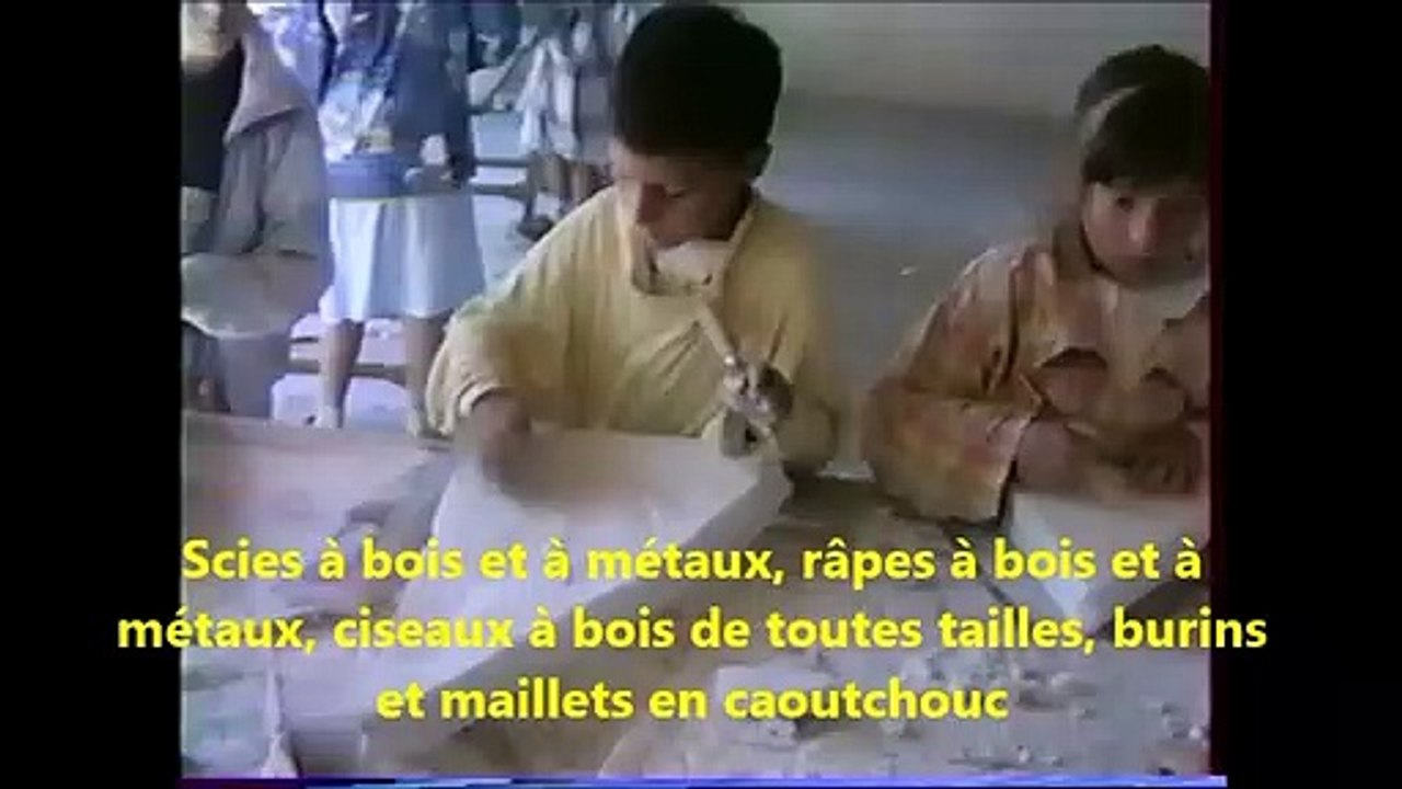 en 1996 - Sculpture en atelier - Enfants de CP et CE  -