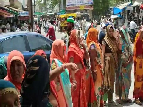 Video : ऐसा क्या हुआ कि टंकी पर चढ़ गए सब्जी विक्रेता, किया हंगामा
