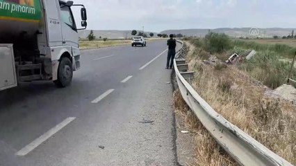 Şarampole devrilen kamyonetteki 3 kişi yaralandı