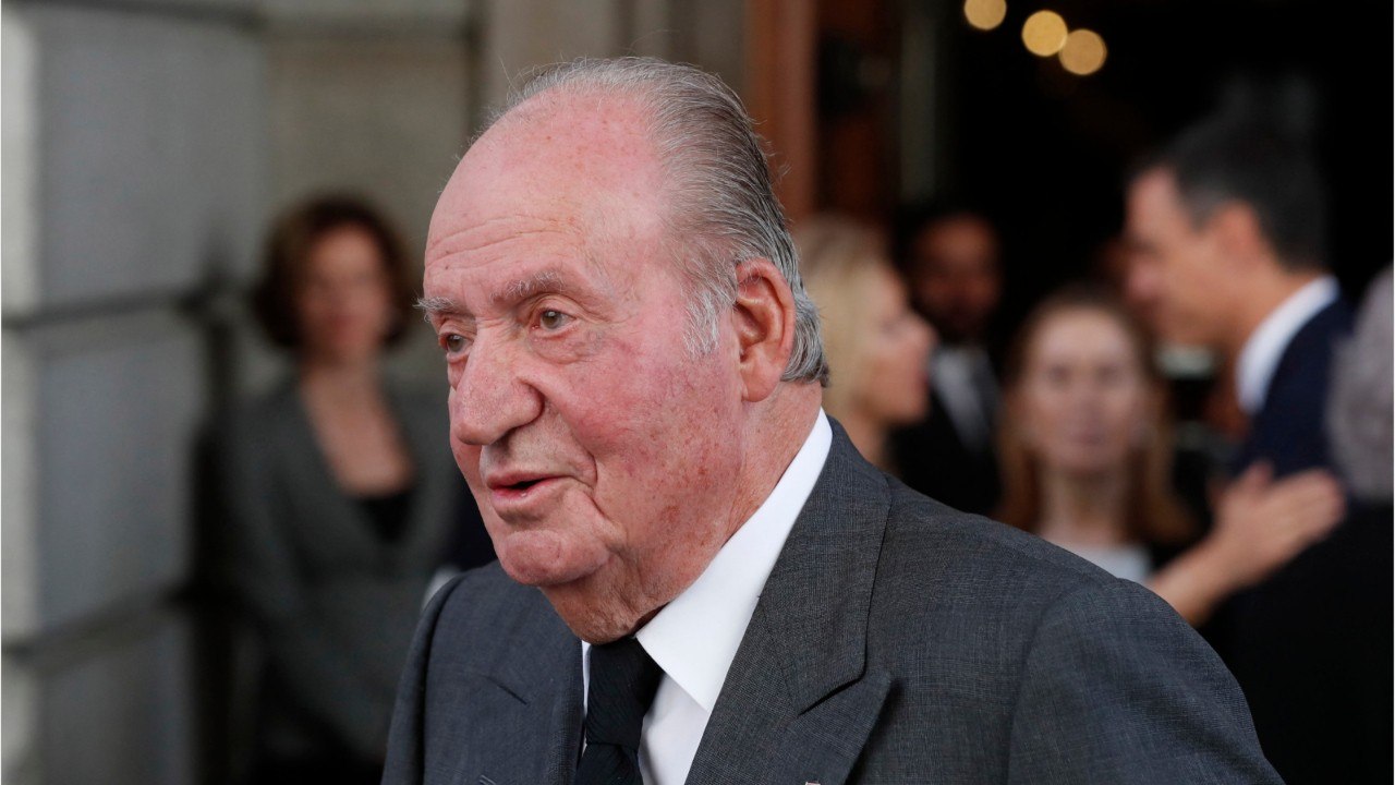 GALA VIDÉO - Retour de Juan Carlos en Espagne : son épouse Sofia fait le minimum