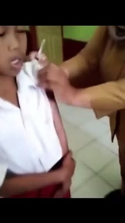Lucu teriaknya telat