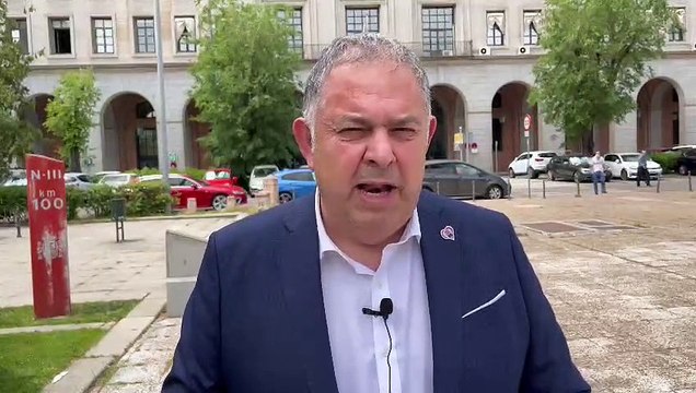 El presidente del Sindicato Central de Regantes del Trasvase Tajo-Segura, Lucas Jiménez, este viernes, en Madrid, tras reunirse con la ministra Ribera.