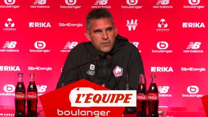 Tải video: Gourvennec rend hommage à Yilmaz, qui va quitter Lille - Foot - L1 - Lille