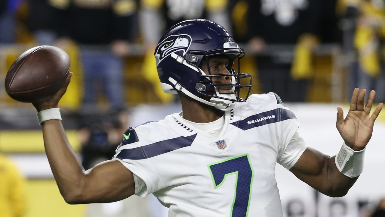 Geno Smith Has "Head Start" Over Drew Lock For...