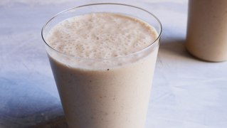 This Peanut Butter Banana Smoothie Is Super Flexible