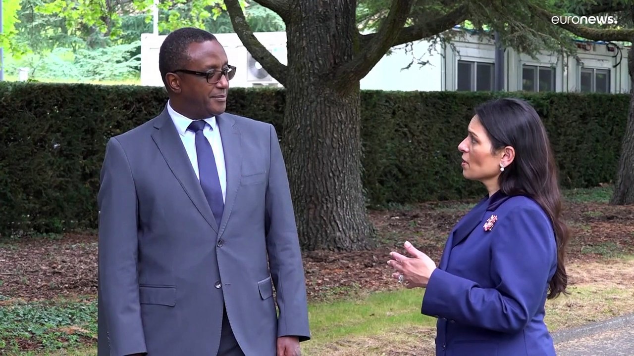 Accordo Regno Unito-Ruanda sui richiedenti asilo, la ministra Patel: "Una soluzione innovativa"