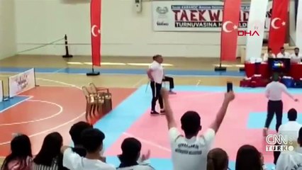 Antrenörden elenen sporcusuna tokat kamerada