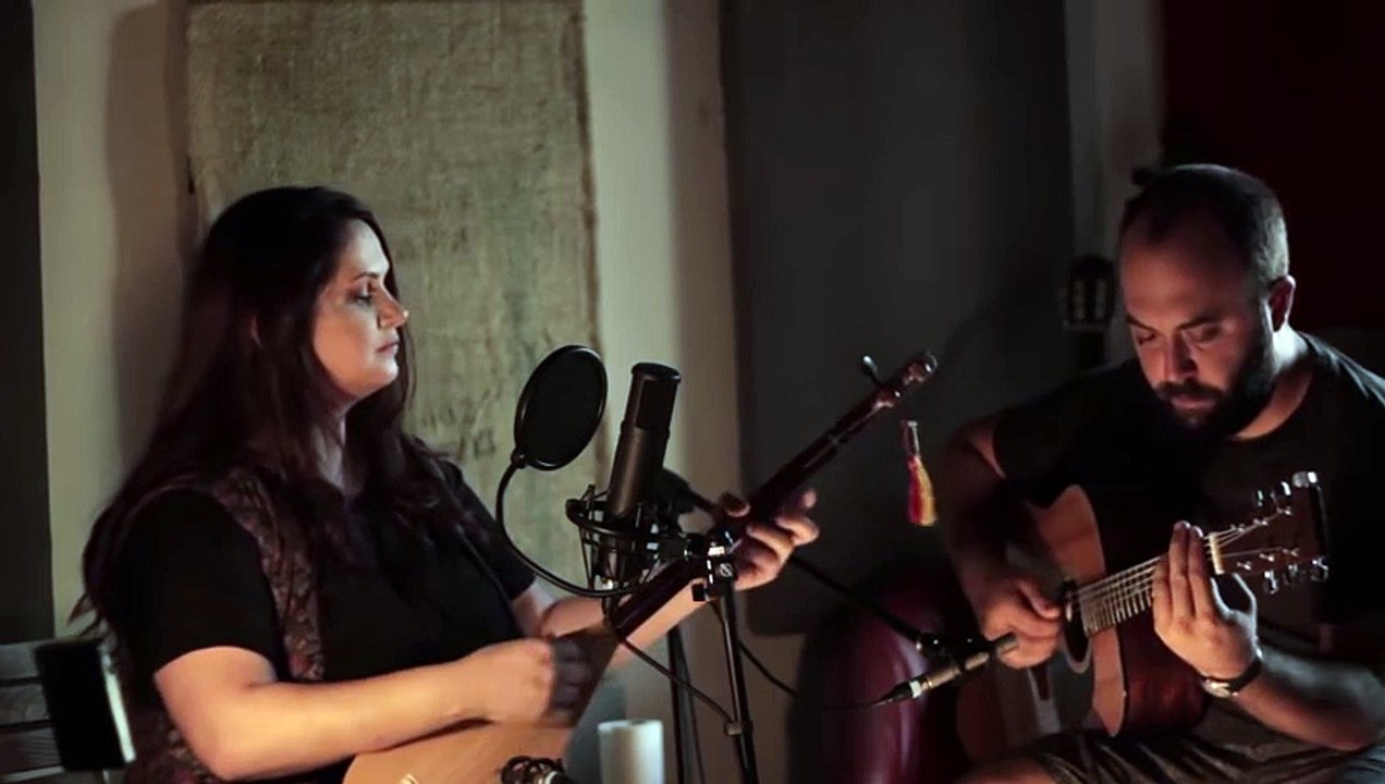 Lale Koçgün & Erdem Pancarcı - Kırmızı bir gülmüydü elinde solan