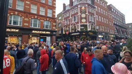 Sunderland fans in Covent Garden ahead of Wembley - video Dailymotion