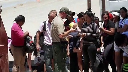 En la frontera de EEUU, cuanto más alto es el muro, mayor el saldo humanitario
