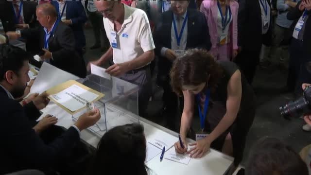 Ayuso, proclamada presidenta del partido con el 99,12% de los votos