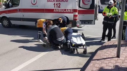 Kırmızı ışık ihlali yapan minibüs yayaya çarptı