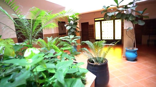 شقة مفروشة للكراء اليومي أو الشهري في كورنيش مرتيل 2غرف صالون قرب المحالات التجارية المطاعم والمقاهي