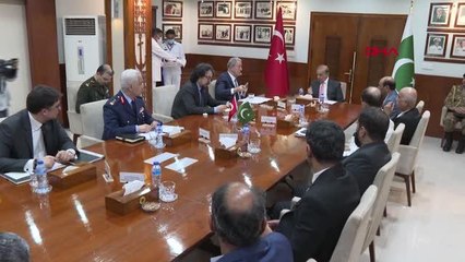 Milli Savunma Bakanı Akar, Pakistan Başbakanı Şerif ile görüştü