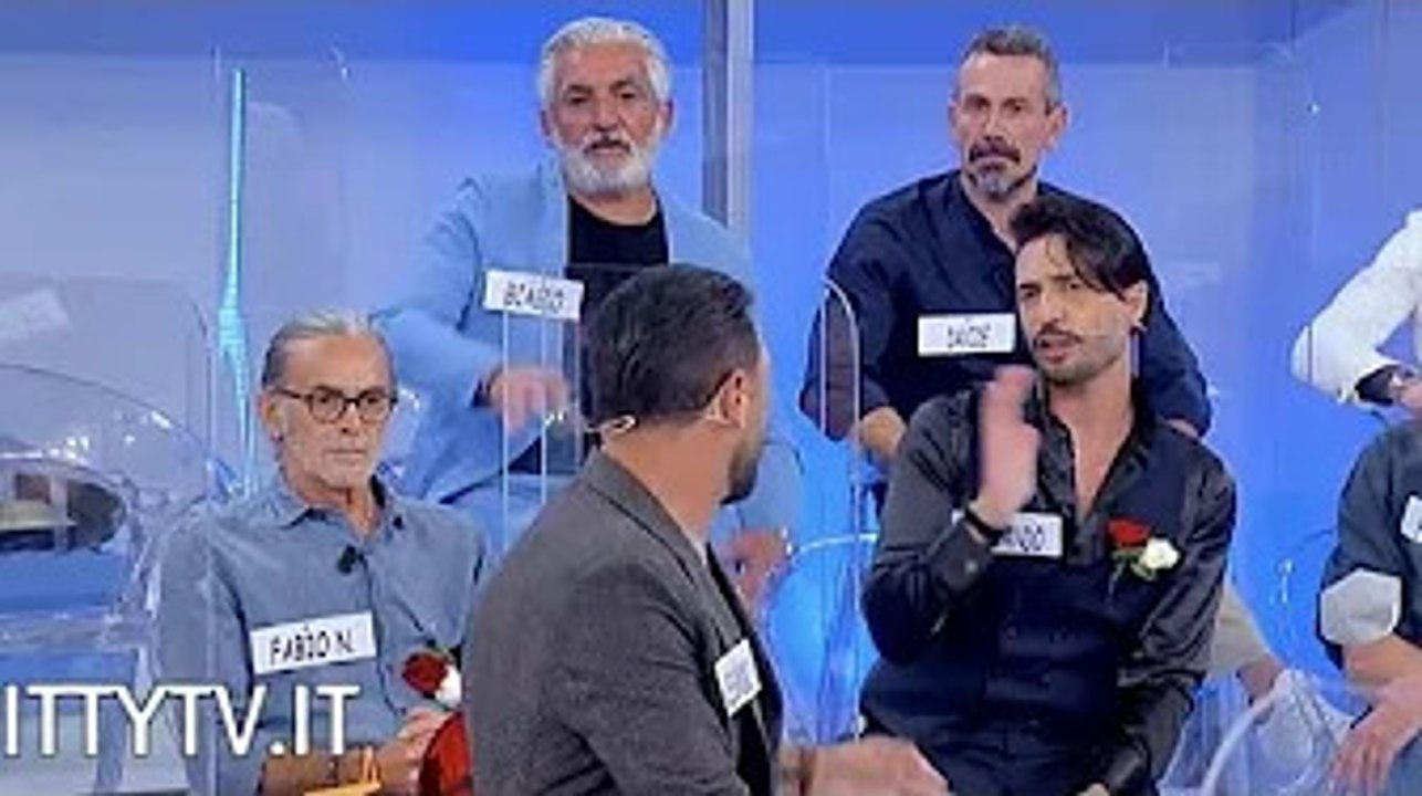 Uomini e Donne, il giovane cavaliere e l'accusa choc a Biagio: "Sono molto amareggiato" Maria De Fil