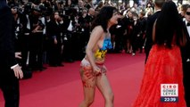 Mujer desnuda irrumpe Cannes para protestar por invasión rusa en Ucrania