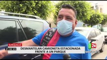 ¡En solo minutos! delincuentes desmantelan vehículo estacionado en un parque en Surquillo