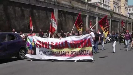 Un millar de personas protestan en Italia contra la ayuda armamentística a Ucrania