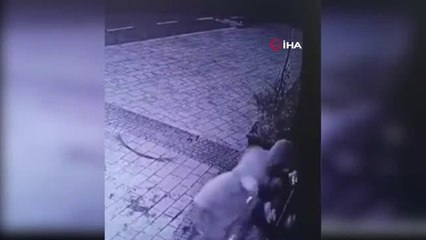 Bağcılar'da işyerine giren hırsız önce kameraya, sonra polise yakalandı