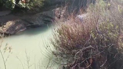Sulama kanalına devrilen otomobilin sürücüsü öldü