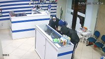 Vídeo mostra ação de criminosos durante arrombamento e furto à empresa de celulares