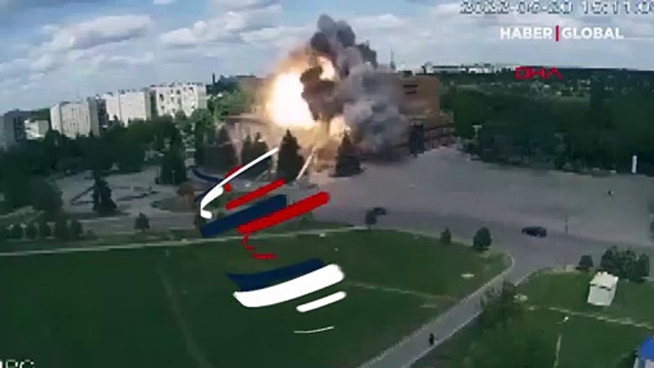 Harkov bölgesinde kültür merkezi Rus füzesiyle böyle vuruldu: 7 yaralı