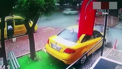 Aracını temizlerken ölümden saniyelerle kurtuldu! Öldürmeyen Allah öldürmüyor...