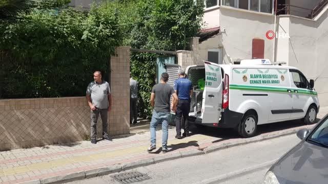 Cinnet getiren Ukraynalı baba 2 çocuğunu bıçaklayarak öldürdü