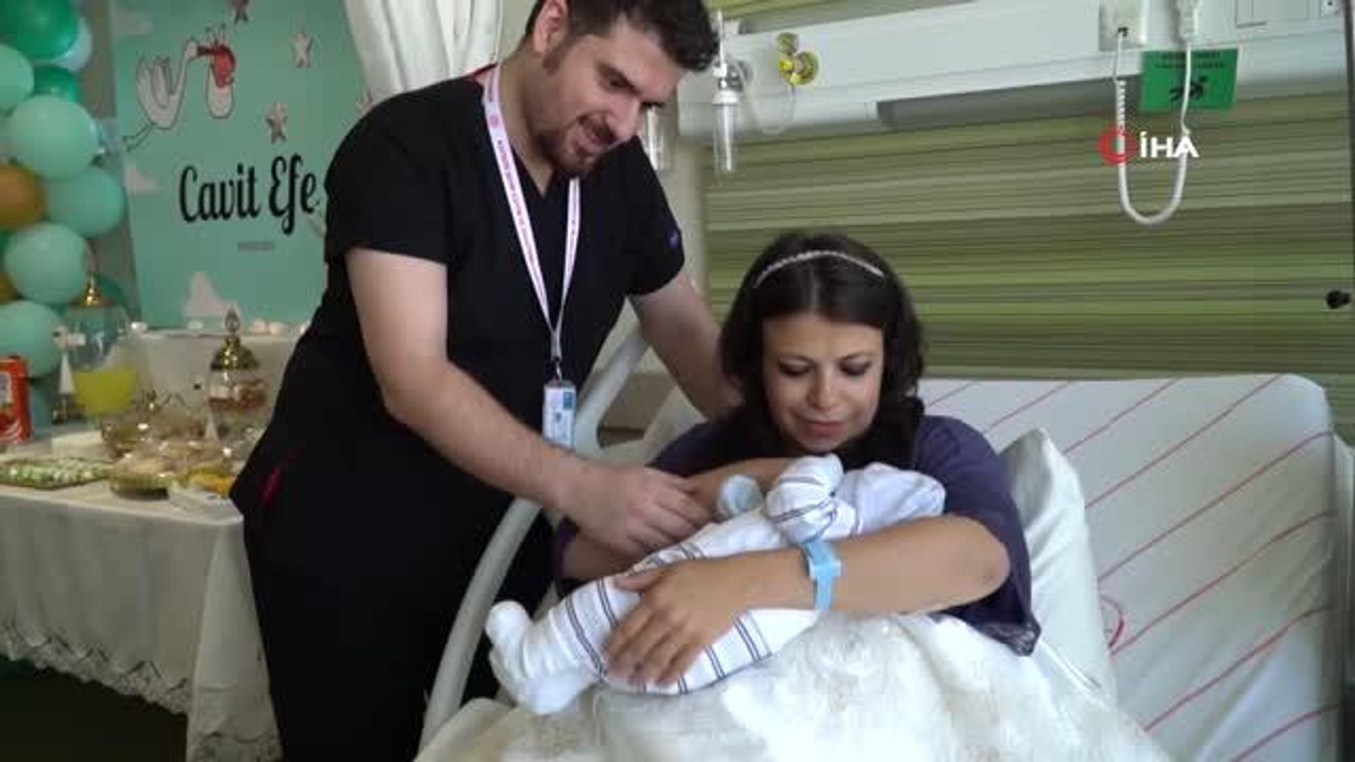 Kadın doğum uzmanı doktor, girdiği 3 bin 652'nci doğumunda kendi bebeğini  kucağına aldı - Dailymotion Video