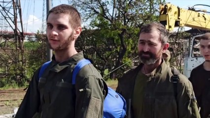 شاهد | وضعوا السلاح والملابس أيضا.. آزوفستال تخلو من مقاتليها بعد استسلام آخر جندي