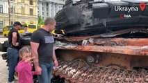 İmha edilen Rus tankları Kiev'de sergileniyor