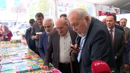 BAĞCILAR'DA KİTAP FUARINA KATILAN İLBER ORTAYLI'YA DOĞUM GÜNÜ SÜRPRİZİ