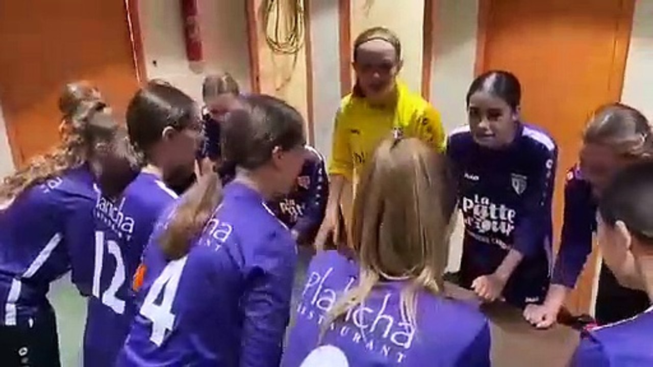 U15F A8  4-2 GRAND BESANCON  COMPLEXE SPORTIF SAINT CLAUDE 2 TERRAIN N° 2 9 CHEMIN DES TORCOLS - 25000 BESANCON