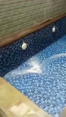 pengisian air kolam renang