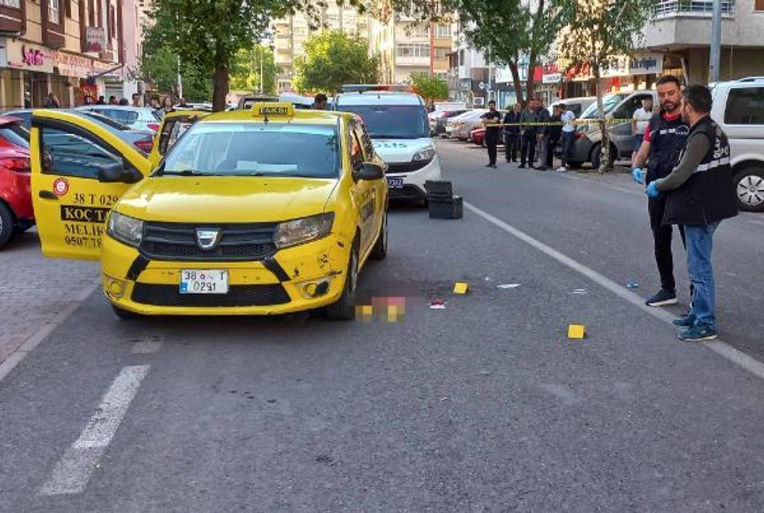 TAKSİNİN ÖNÜNÜ KESTİ, TABANCA İLE ŞOFÖRÜNÜ BAŞINDAN YARALADI