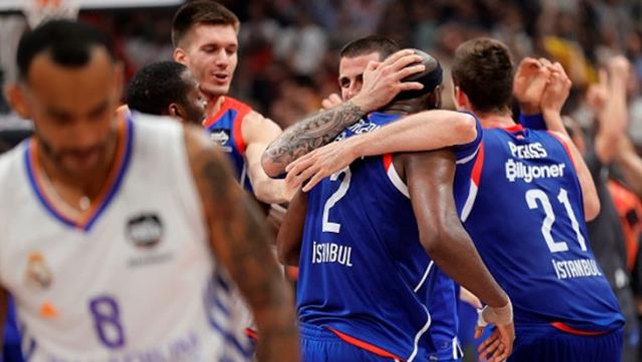 Son Dakika: Euroleague'de tarih yazdık! Real Madrid'i deviren Anadolu Efes üst üste 2. kez Avrupa şampiyonu
