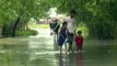 Dezenas de mortos e milhões de isolados por inundações na Ásia
