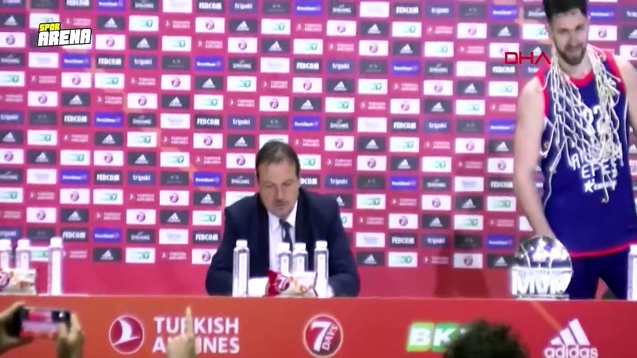 Anadolu Efes Baş Antrenörü Ergin Ataman basın toplantısında konuştu