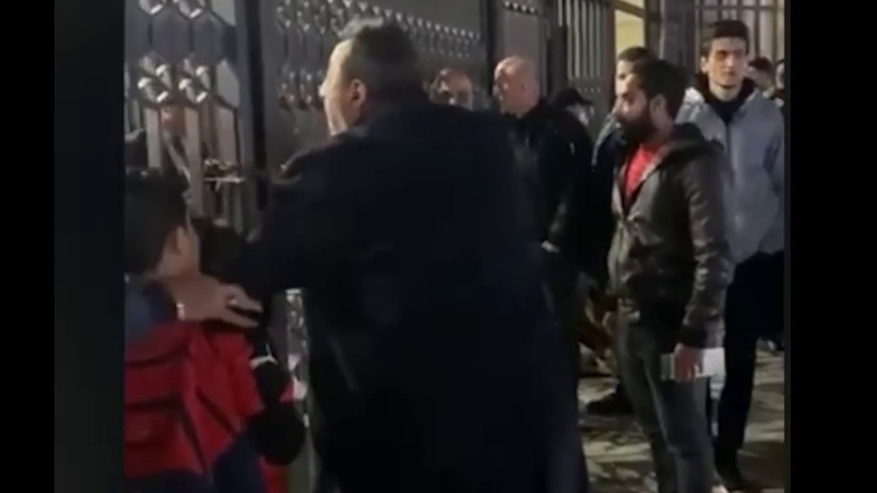 إعتداء مجدى عبد الغنى على فرد أمن الإستاد