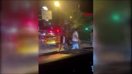 Beyoğlu'nda taksi şoförleriyle yolcuların kavgası