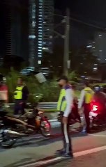 隆交警周末取缔行动  开出435罚单 扣31人