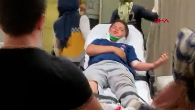 Düğün konvoyundaki cip, bahşiş isteyen çocuğa çarptı